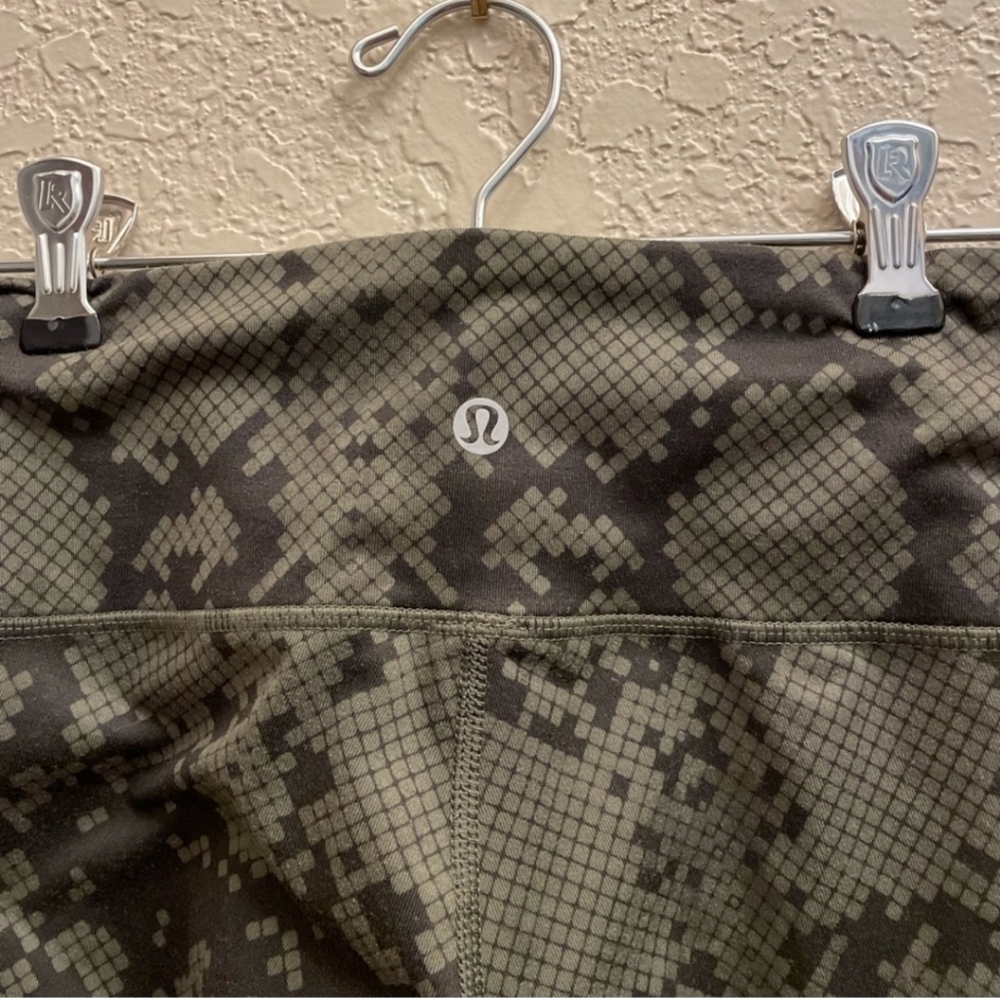 Lululemon Wunder Under Crop Ziggy Snake/Gator Green - Picture 4 of 7